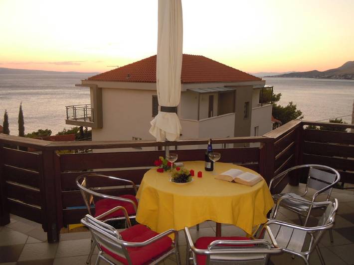Ferienwohnung für 4 Personen, mit Balkon und Garten, kinderfreundlich in Omis