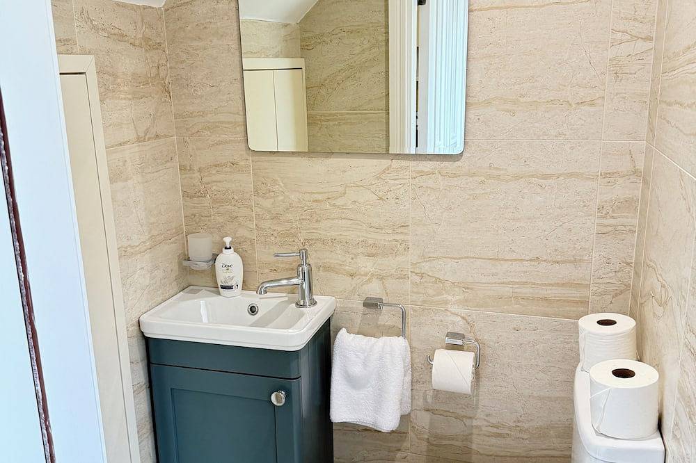 Cosy Home. Killarney Town Centre 5 minute walk - Free Parking/Wi-Fi - sleeps 6 in Killarney, Killarney National Park