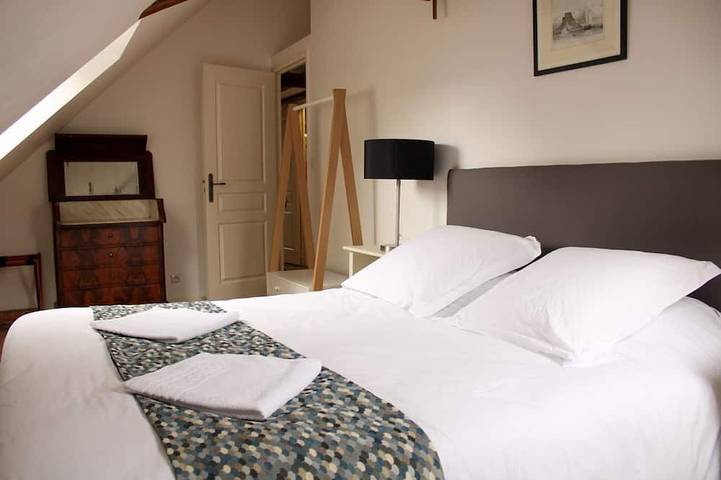 Die Gîtes des Domaine de la Cour – 20 Personen – Pool – Außen-Whirlpool in Vautorte, Mayenne