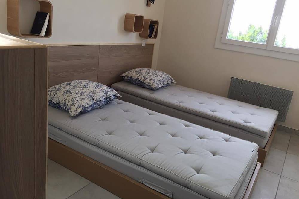 A balcony overlooking the Mediterranean: 20m2 terrace, private parking, bright. in Vence, Cannes region