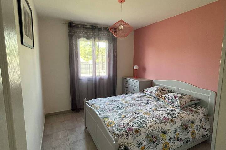 Location de vacances pour 6 personnes, avec terrasse et jardin à Proissans - 2