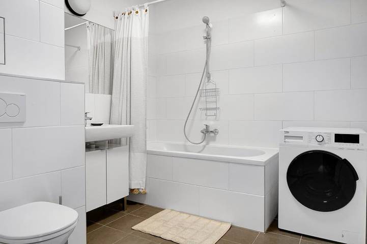 Ganze Wohnung, Gepflegter Neubau mit Balkon, nähe Uno, Donauinsel und Alten Donau, viele Badestrände, 5 min zur U1 in Wien, Donau Niederösterreich