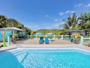Gîte pour 7 personnes, avec terrasse ainsi que jardin et piscine à Le Gosier