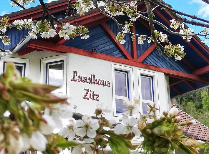 Ferienwohnung für 4 Personen, mit Balkon und Terrasse sowie Garten und Sauna