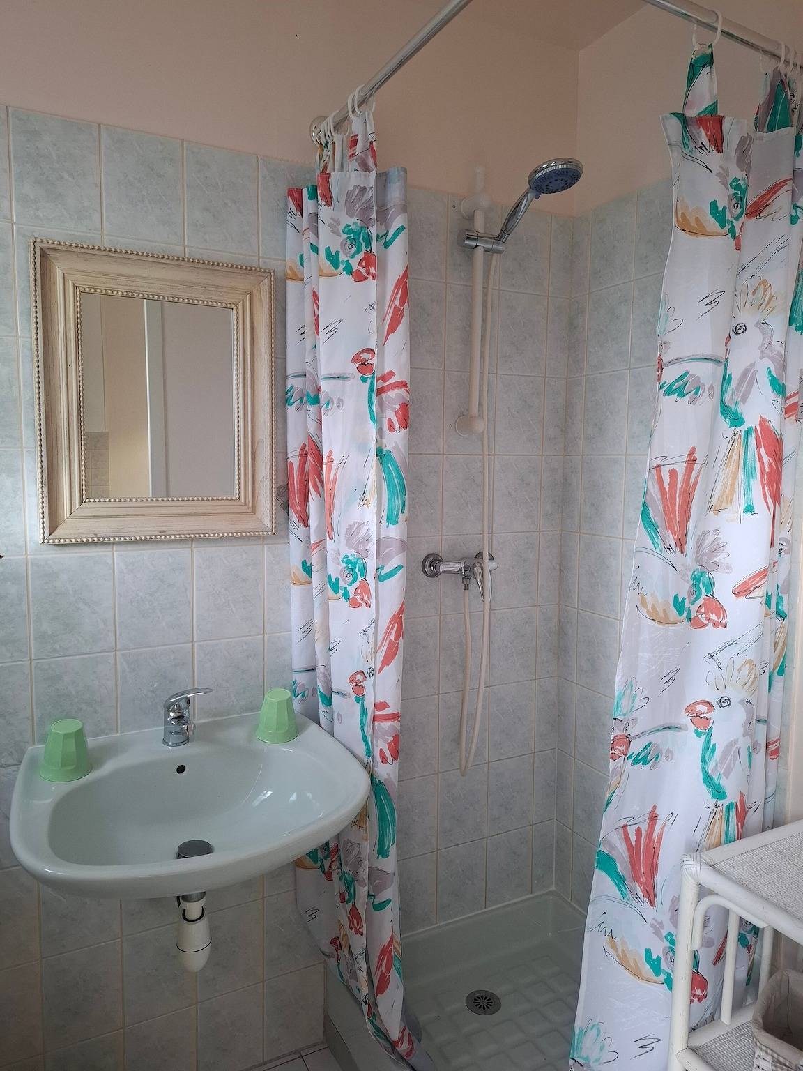 Chambre d’hôtes Jaune Campagnarde avec terrasse et jardin partagés, Wi-Fi in Saint-Lyphard, Région de Saint-Nazaire