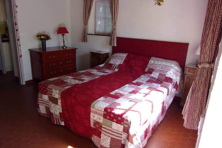 Gîte pour 2 personnes, avec jacuzzi ainsi que terrasse et jardin à Gordes - 2