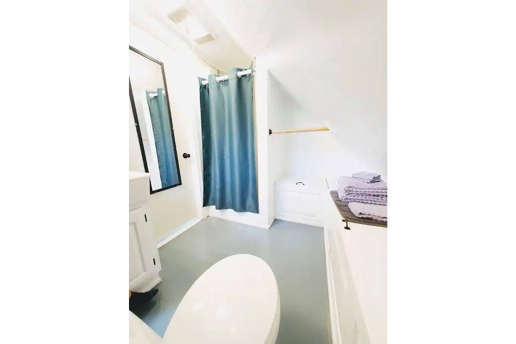 Alluring 3 Bedroom 🏡 ➕️ Jacuzzi jet tub in Madison, Dane County