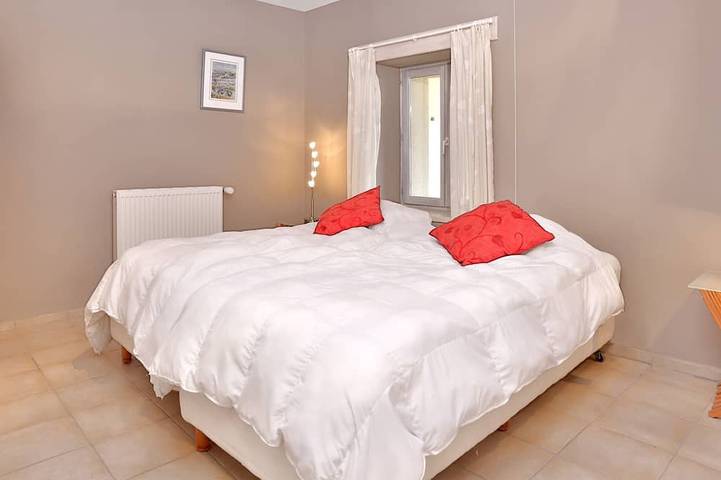 Gîte pour 10 personnes, avec terrasse ainsi que piscine et jardin à La Chapelle-Aubareil - 2