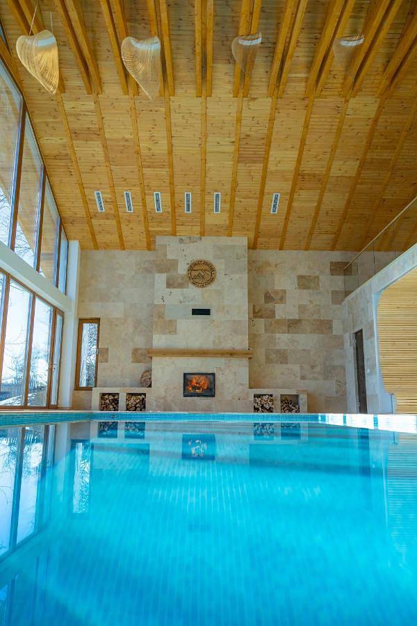 Willa dla 4 osób, z ogród i jacuzzi oraz sauna i basen w Karpaty (Rumunia)