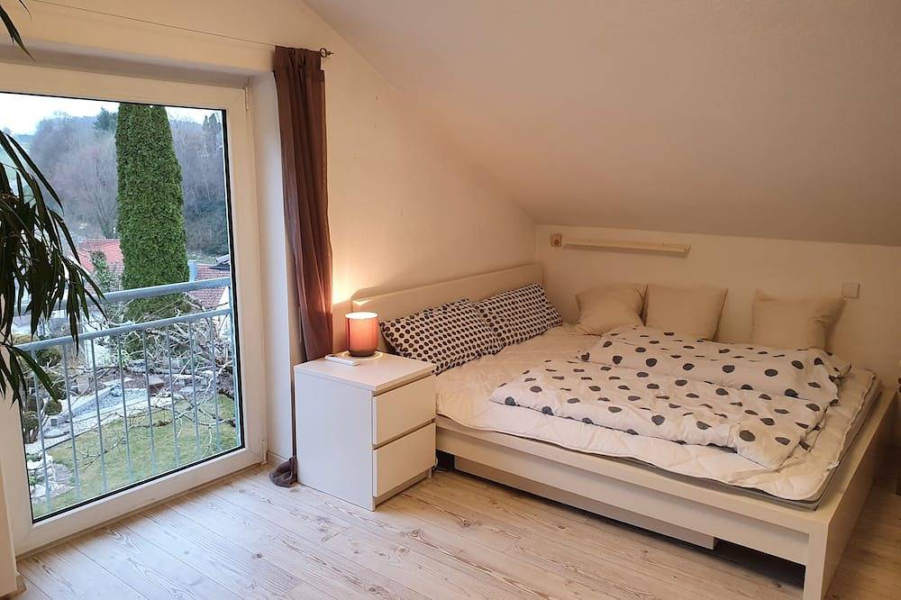 Ganze Wohnung, Idyllische moderne Ferienwohnung mit zwei Balkonen und Klimaanlage in Bermatingen, Region Bodensee-Oberschwaben