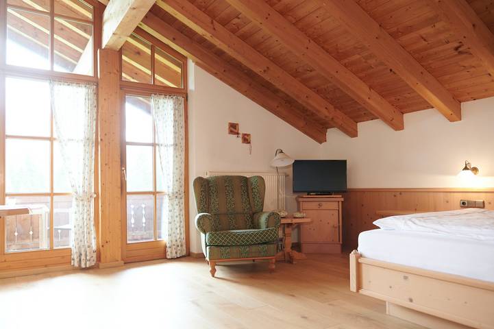 Ganze Ferienwohnung, Haus Lofertal - Ein-Raum-Ferienwohnung 37qm, Sonniger Südbalkon mit Bergpanorama in Reit im Winkl, Bayerische Alpen