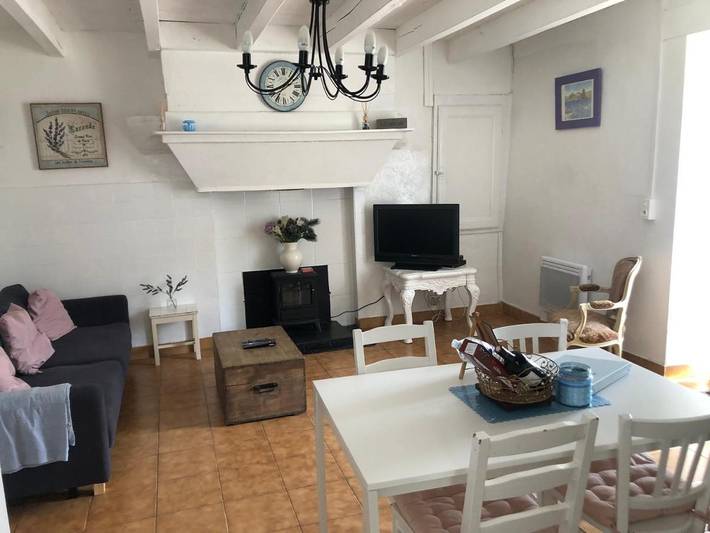 Location de vacances pour 4 personnes, avec vue et jardin à Oradour-Fanais - 2