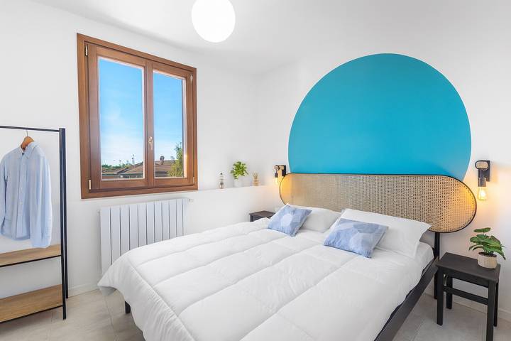 Appartamento per 2 persone, con panorama e piscina nonché balcone e vista lago in Desenzano del Garda