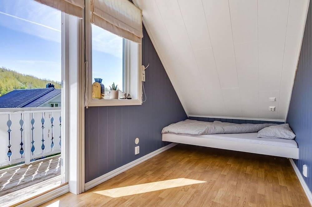 Countryside Holiday Home in Norwegian Fjord with Mountain Views & Serene Gardens in Bodø