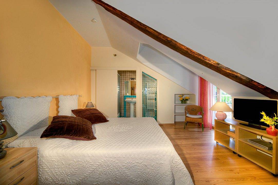 Chambre d'hôtes Les Cardabelles - Chambre Dourbie in Saint-Jean-du-Bruel, Parc naturel régional des Grands Causses