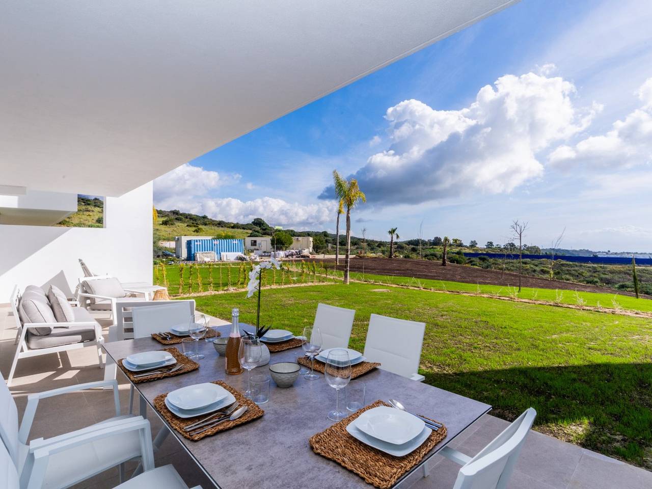 Geheel appartement, Stylish apartment in Casares with pools and Wi-Fi in Alcazaba Lagoon, Casares