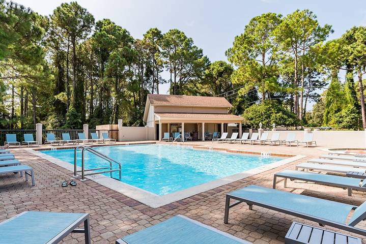Vacation rental for 10 people, with yard and pool in Miramar Beach