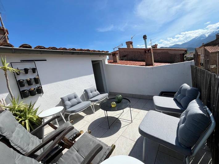 Location de vacances pour 6 personnes, avec terrasse et vue à Vinça