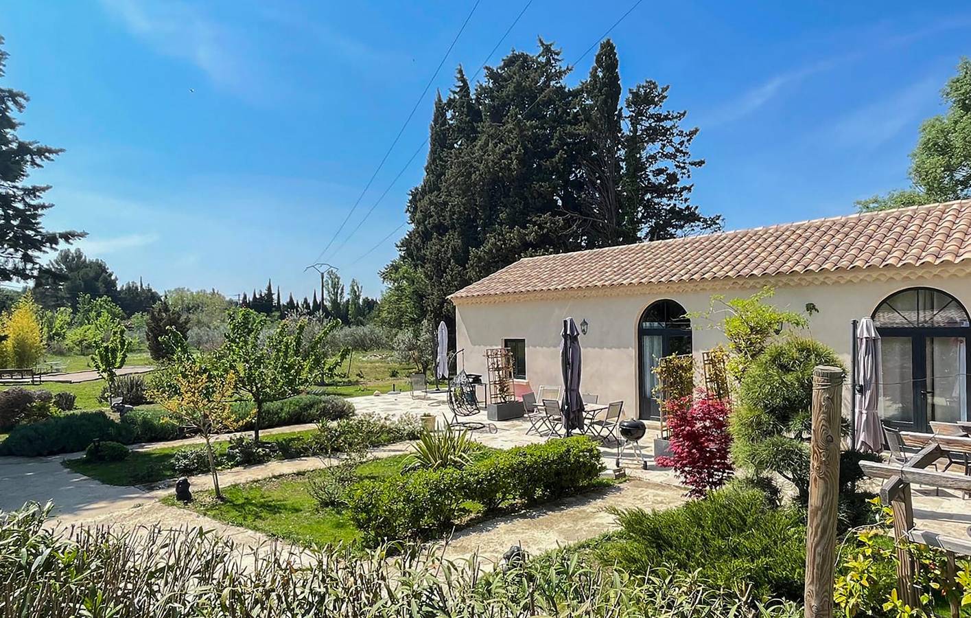 Reizende Ferienwohnung mit Pool, Terrasse und WLAN in Eyragues, Arles und Umgebung