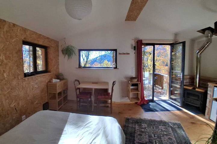 Cabane chalet isolée en pleine forêt in Lespinassière, Région de Carcassonne