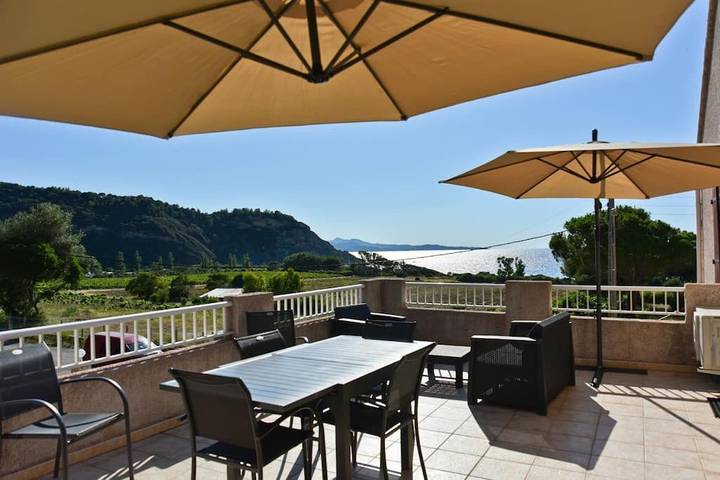 Appartement de vacances pour 6 personnes, avec jardin et vue, adapté aux familles