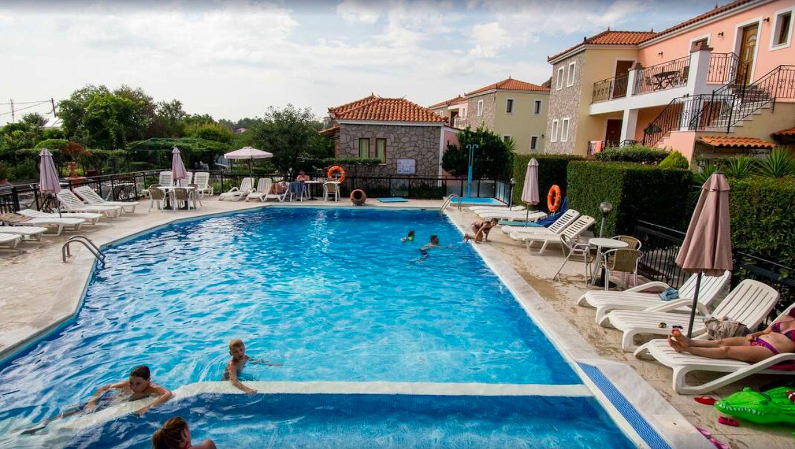 Ganze Wohnung, Ein geräumiges und helles Studio mit Balkon Nr. 123 in Petra (Griechenland), Lesbos