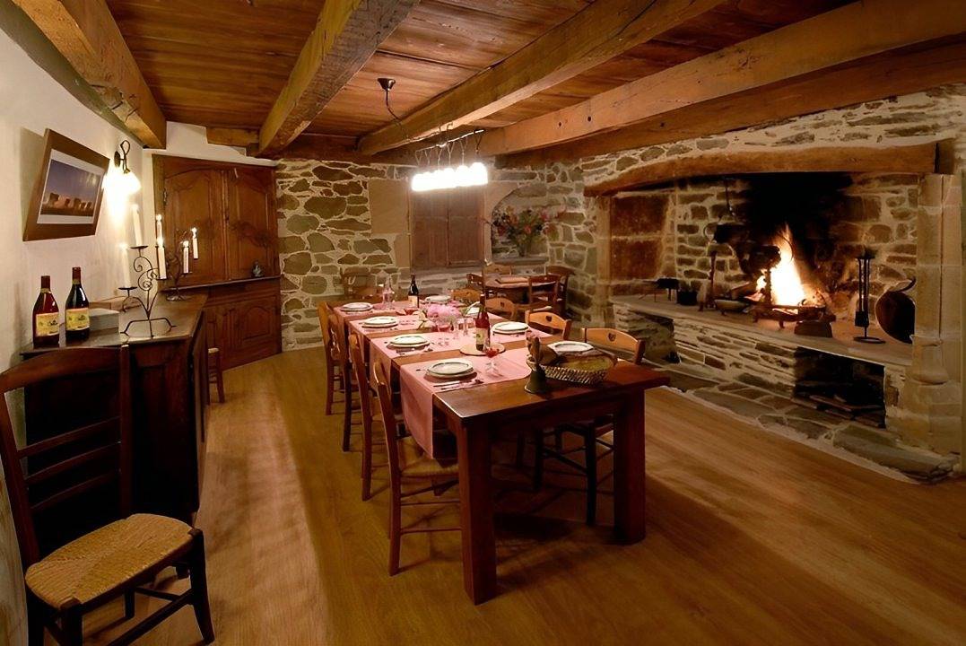 La Tour des Chapelains - Chambre Chelidoine in Saint-Chély-d'Aubrac, Massif central