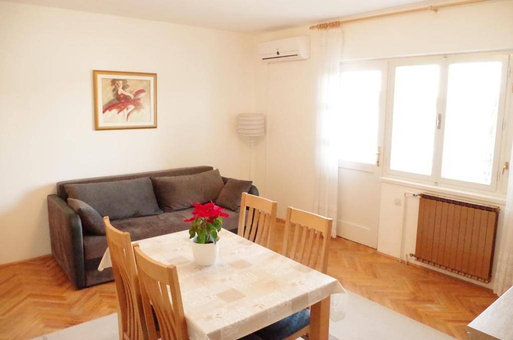 Ganze Wohnung, Ferienwohnung in Tisno mit Meerblick, Balkon, Klimaanlage, W-Lan (4874-3) in Tisno, Šibenik-Knin