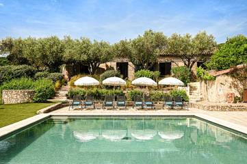 Cottage pour 2 personnes, avec terrasse ainsi que jardin et piscine dans Pampelonne