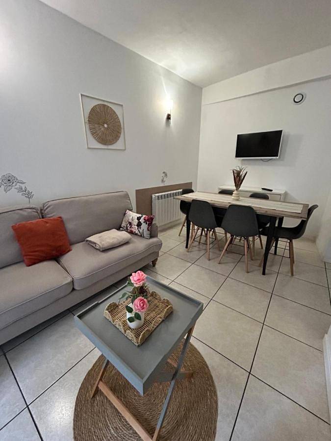 Gîte pour 5 personnes, avec vue à Pieusse - 2