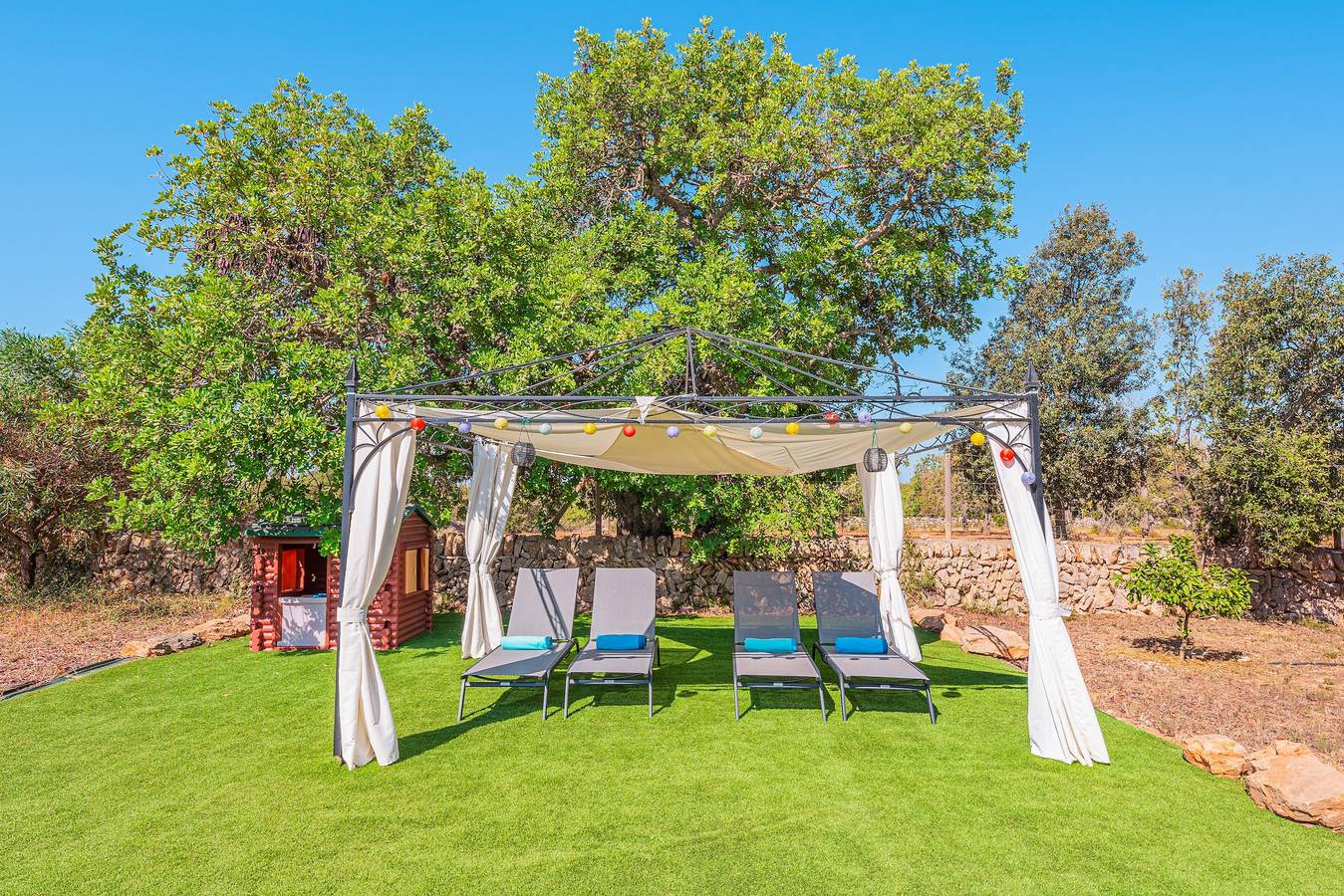 Villa 'Eco Villa Na Clavet' con vista sulle montagne, piscina privata e Wi-Fi in Cala d'Or, Santanyí