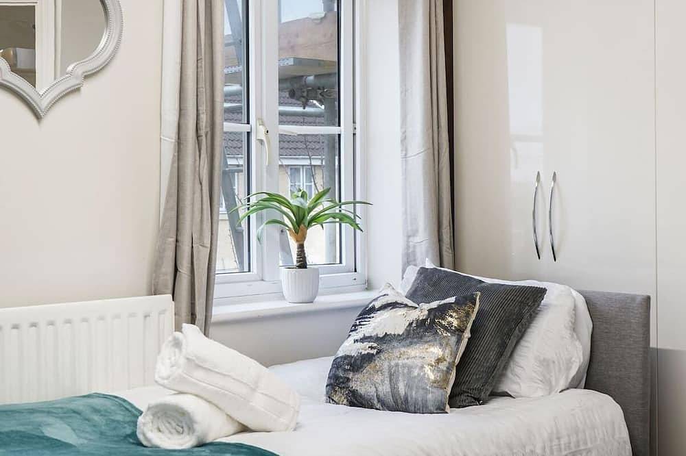 Family & Work stays w/ 2x Ensuite & Prv Parking 1+ in Slough, Berkshire