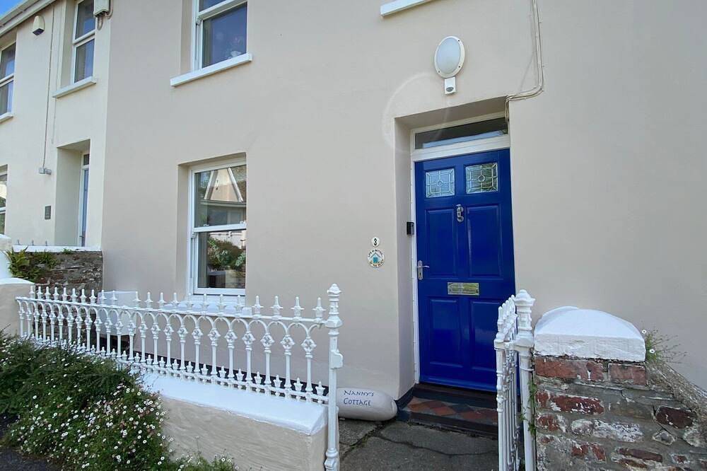 Instow period cottage, sleeps 6, close to beach, dog friendly in Instow, Devon