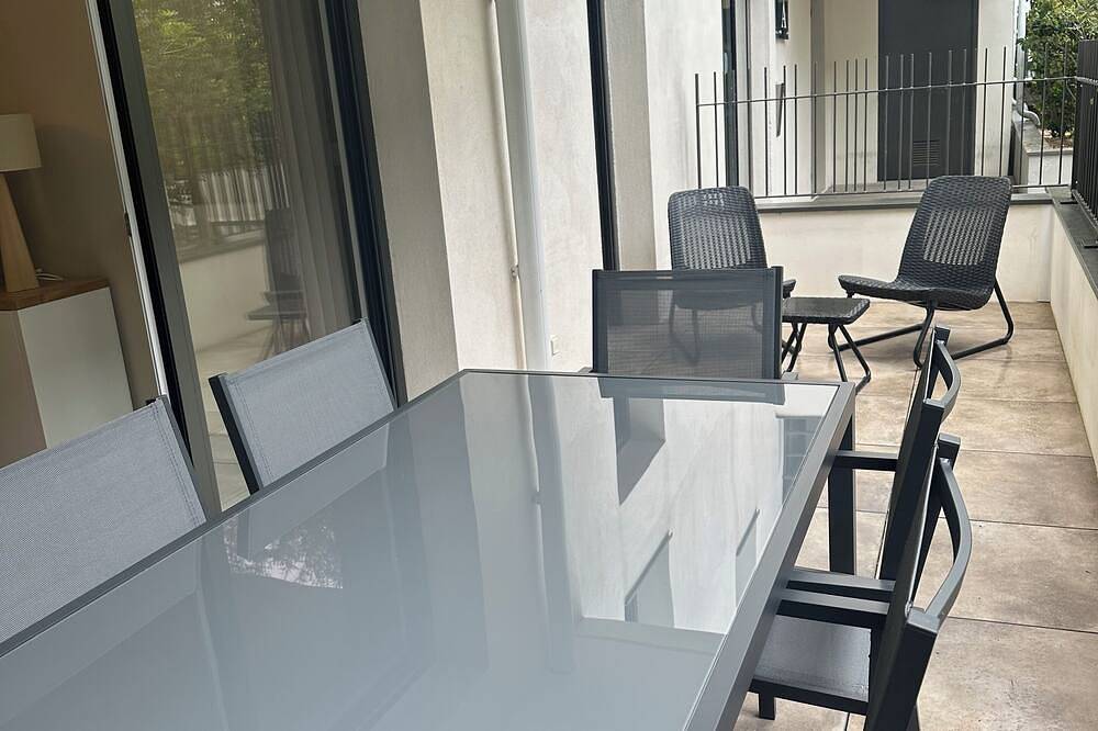 Entire apartment, Apartment with terrace + private parking in La Rochelle, La Rochelle region