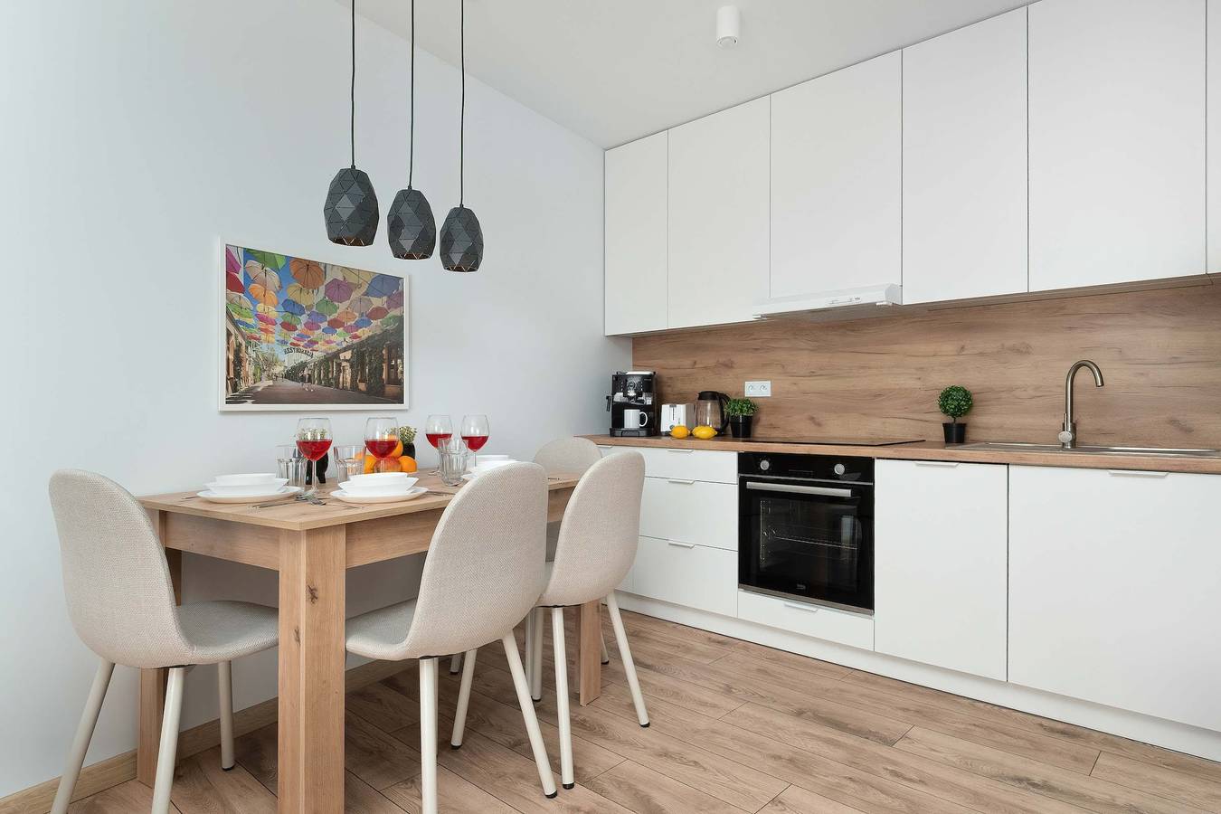 Ganze Wohnung, Stylish Apartment with Balcony   Parking in Łódź, Region Lodz