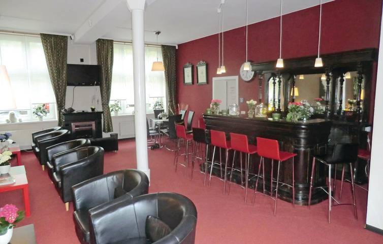 Gemütliches Apartment mit Sauna & Terrasse, Parkplatz, WiFi, Nähe Fluss & Taverna Vasilis in Auerbach, Chemnitz und Umgebung