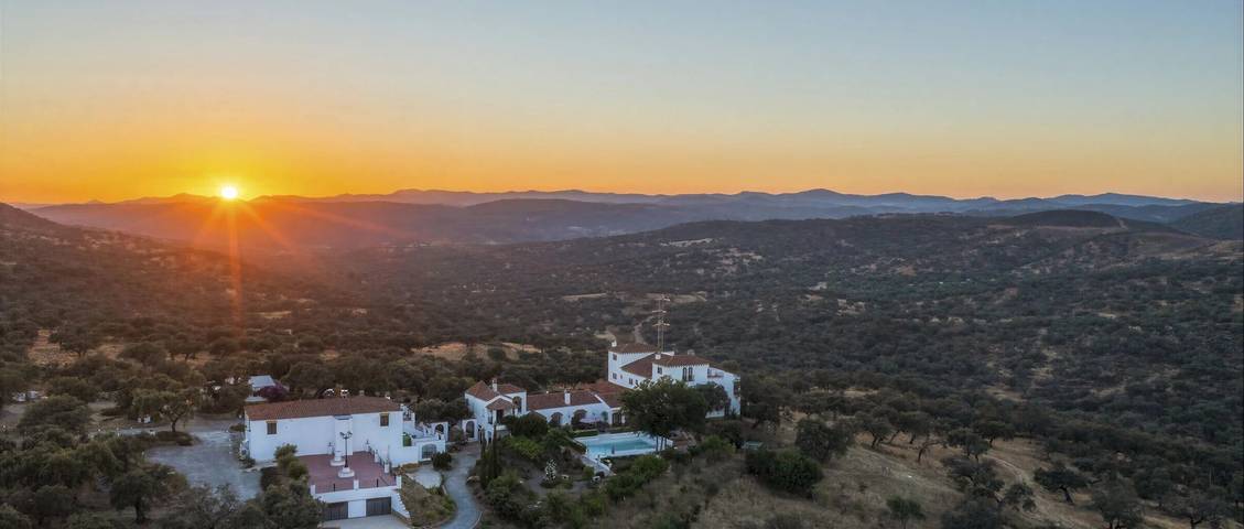 Casa rural para 34 personas, con Balcón y Jacuzzi además de Terraza y Piscina en Berrocal - 3
