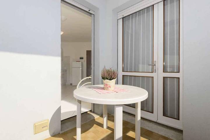 Ferienwohnung für 4 Personen, mit Balkon und Garten sowie Pool in Lignano Riviera