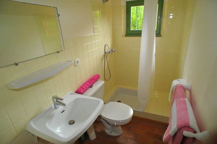 Location de vacances pour 2 personnes, avec terrasse et jardin dans Plage de la Bouillabaisse - 3