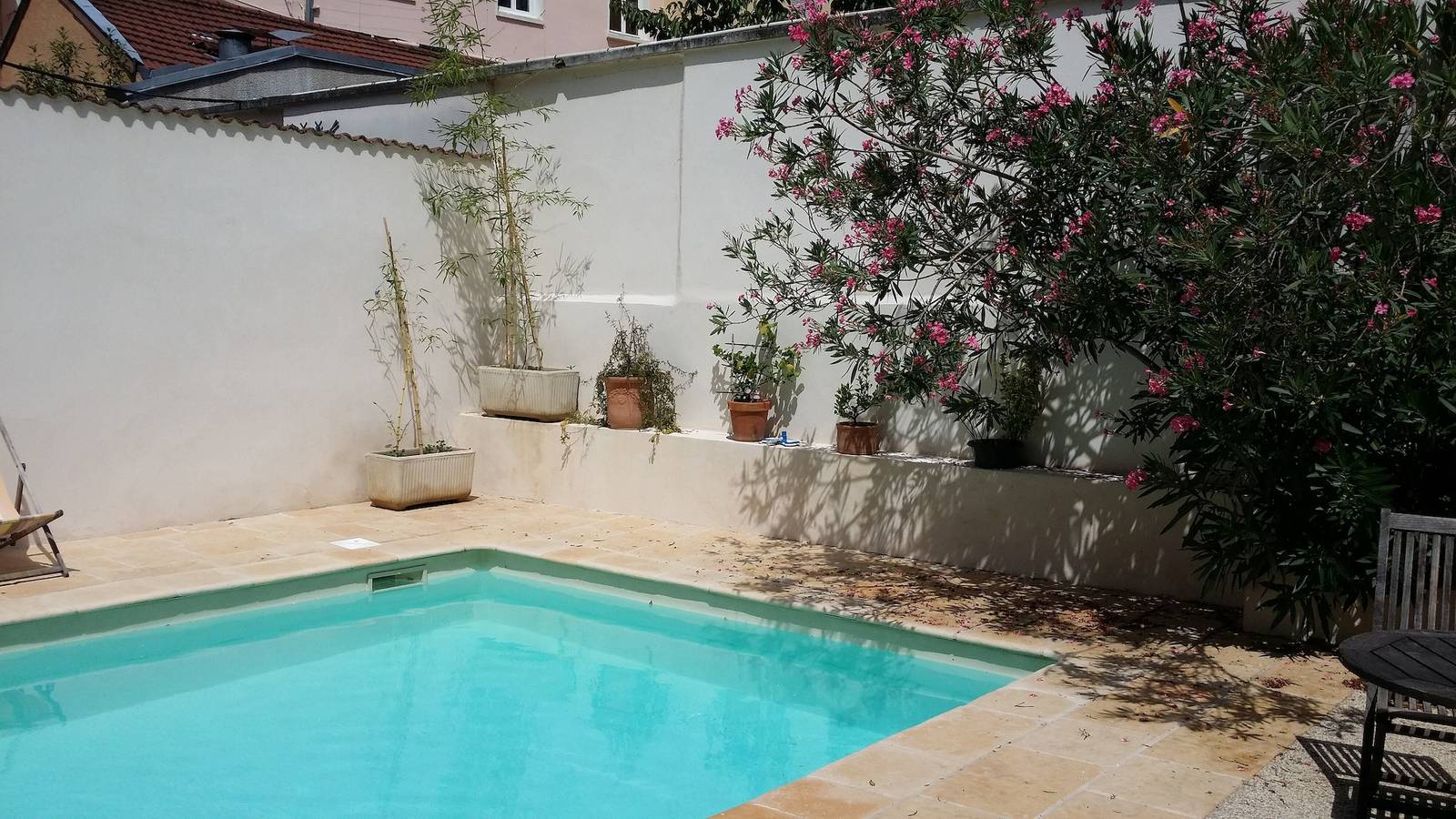 Les lilas – Gastenkamers met gedeeld zwembad en wifi in Lyon in Lyon, Lyon en omgeving