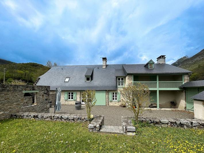 Gîte pour 8 personnes, avec jardin ainsi que vue et terrasse à Campan - 2
