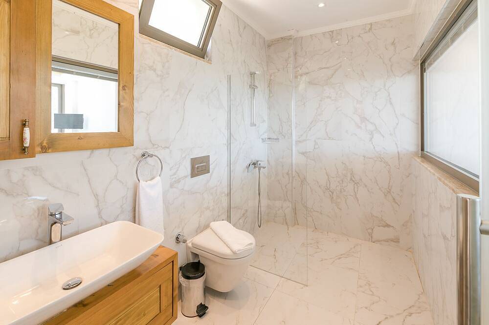 Secluded Sea‑View Romantic Escape • En‑Suite • Jacuzzi • Private Pool in Kaş, Saklıkent