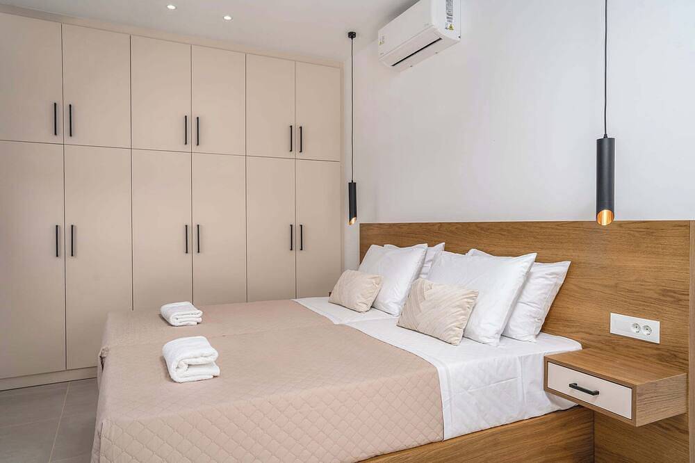 Luxury villa located in a quiet place just 5min away from the Beach & Center \n in Kipseli, Zakynthos