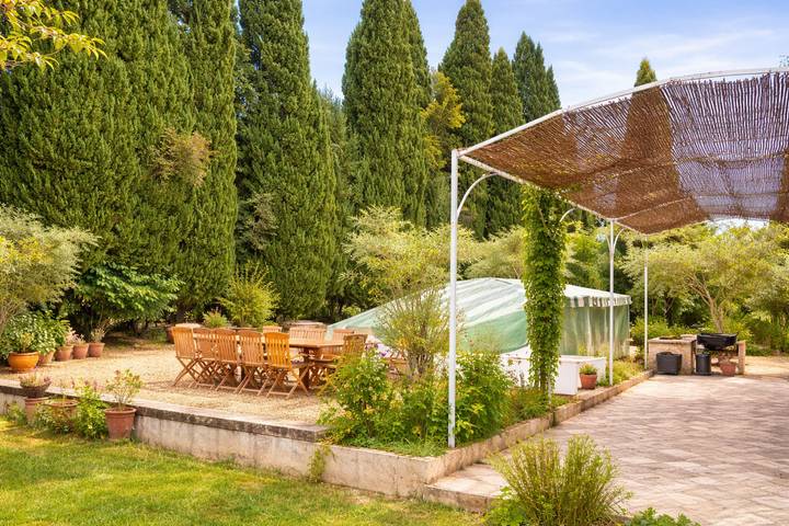 Location de vacances pour 8 personnes, avec Terrasse ainsi que Jardin et Piscine à L'Isle-sur-la-Sorgue - 3