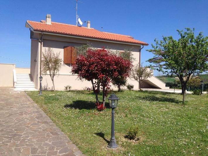 Casa vacanza per 6 persone, con Balcone e Terrazza nonché Giardino e Vista lago a Tavullia