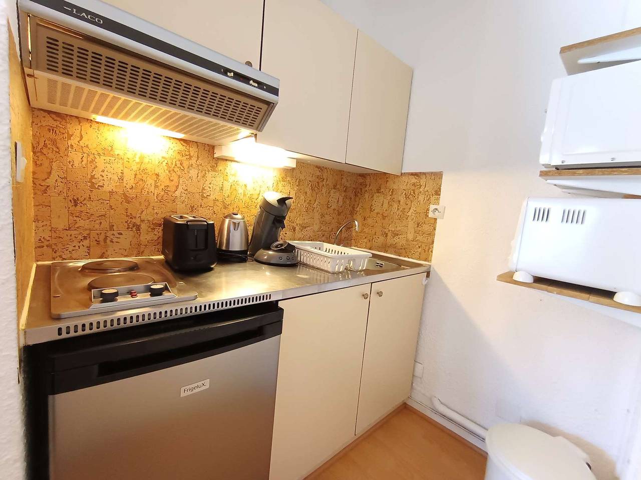 Entire studio, Cozy Studio Cabine for 6 at Pla d'Adet - Balcony, Parking, Ski Locker in Saint-Lary-Soulan, Pyrenees National Park