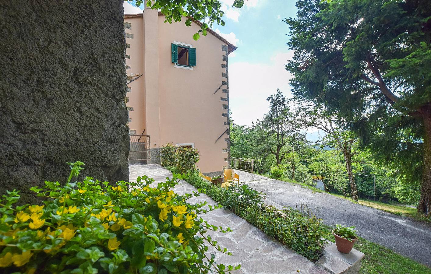 Charmante Wohnung mit Garten in der Nähe von Torrente Corsonna in Barga, Lucca Provinz