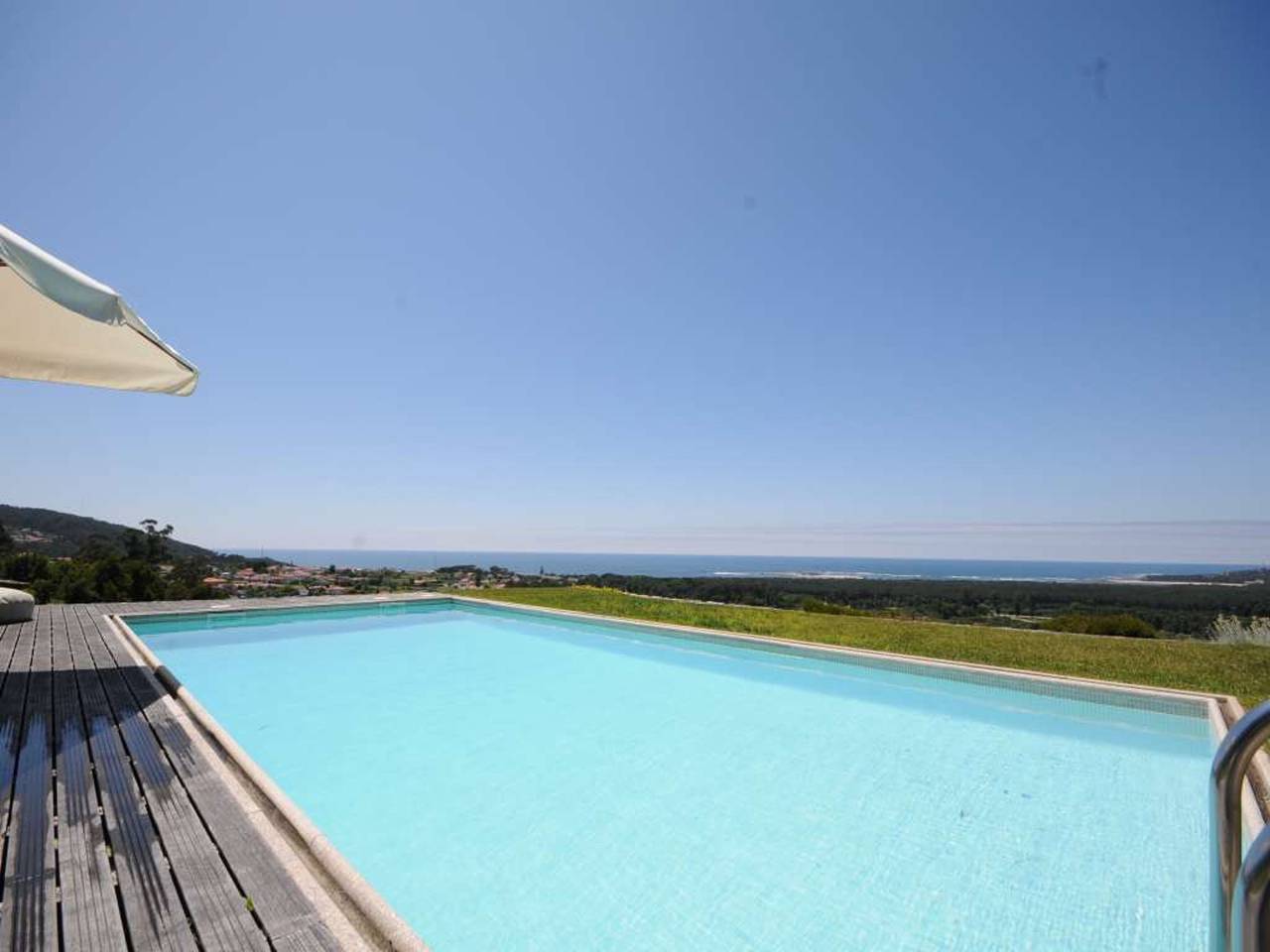Stunning Caminha Villa | 3 Bedrooms | Villa Gagusta | Beautiful Sea & Beach Views | Great Pool Area in Distrito de Viana do Castelo