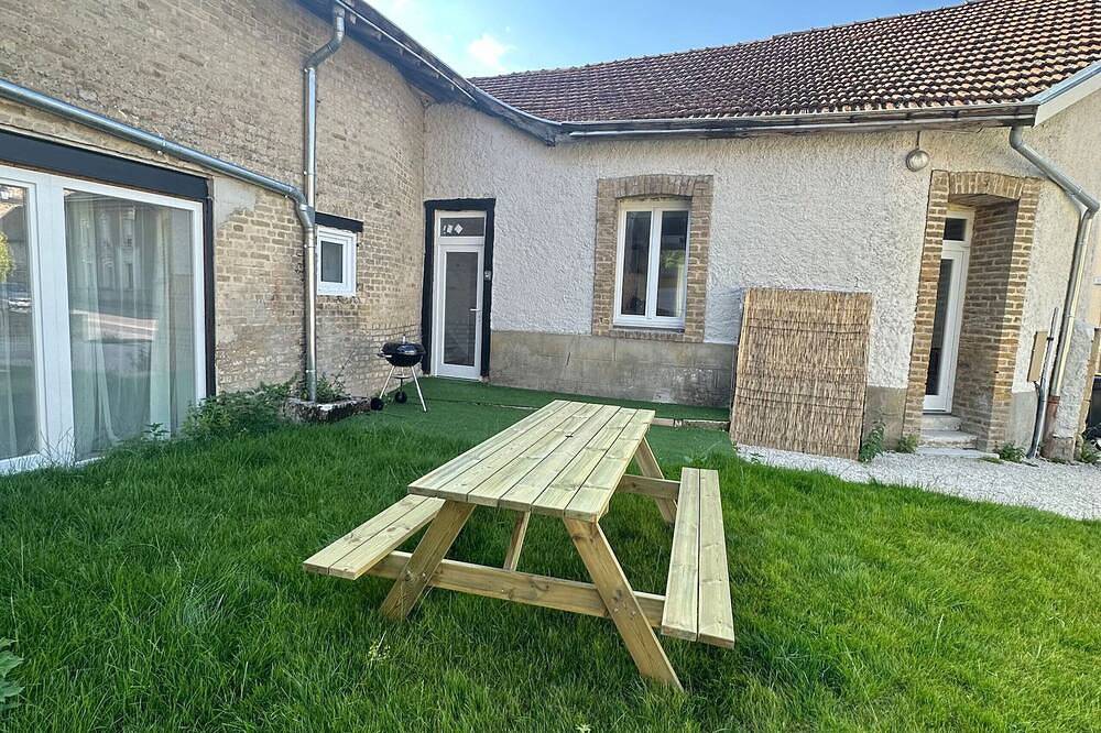 Moscou, Grande Maison proche Reims avec Extérieur in Berru, Marne