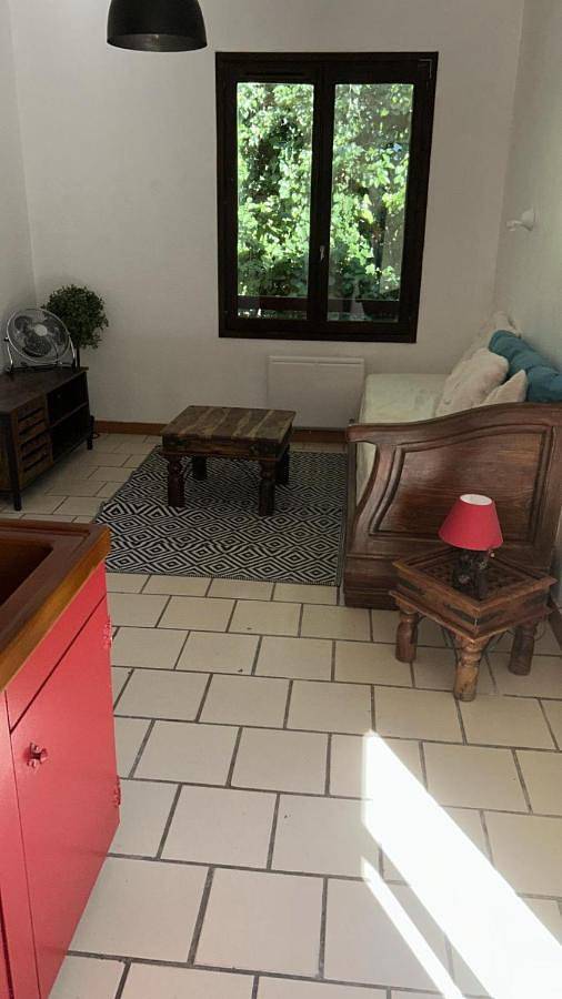 Location de vacances pour 4 personnes, avec balcon ainsi que jardin et vue à Saint-Aunès - 2